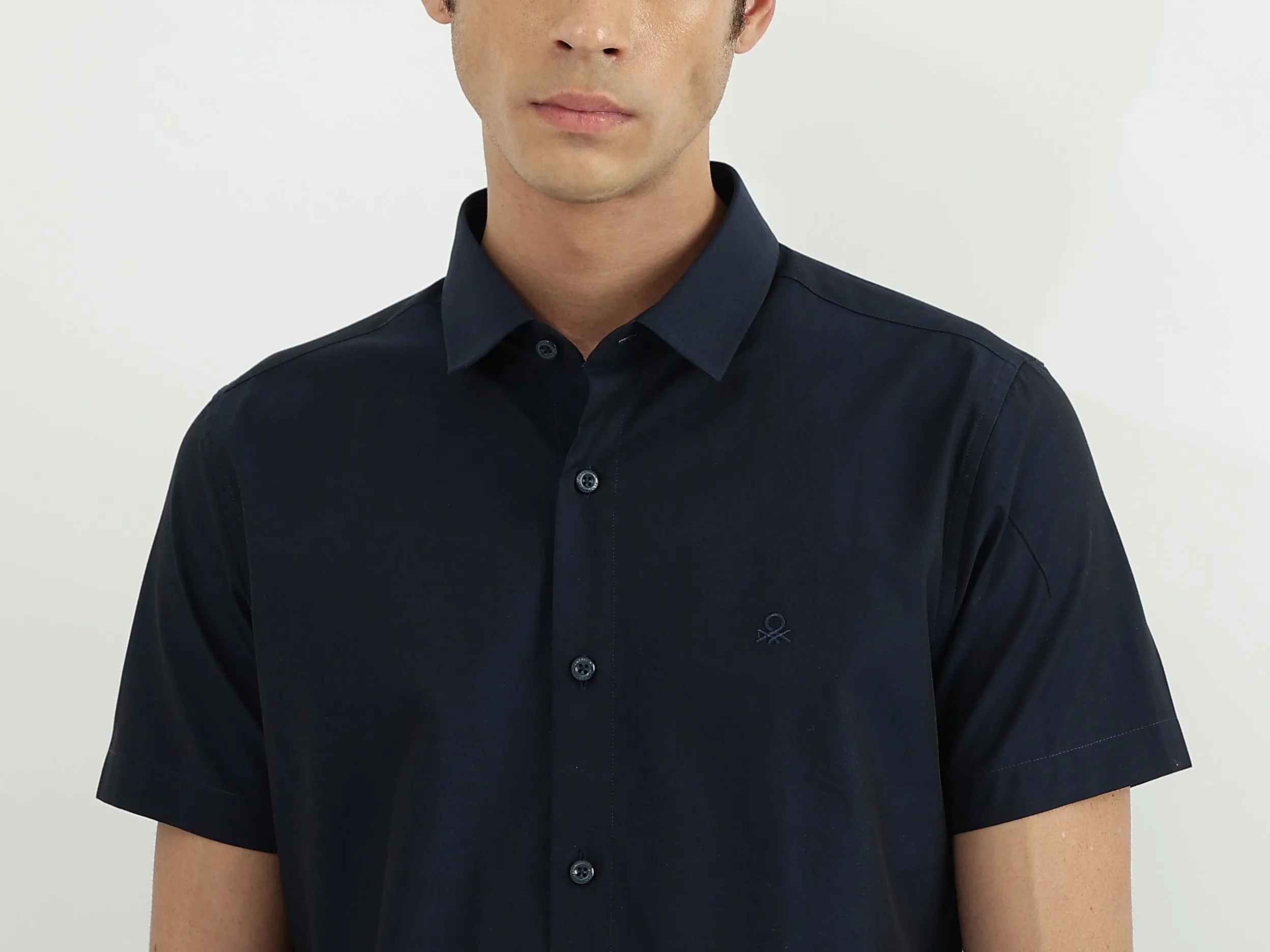 Men Solid Spread Collar Shirt